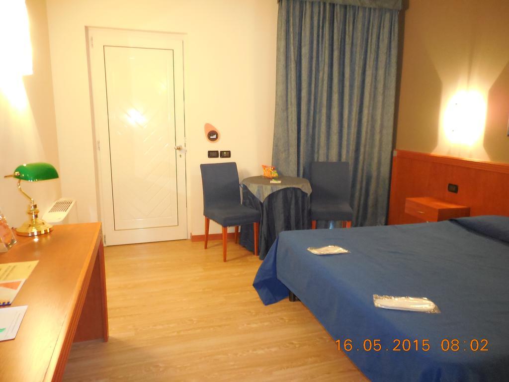 Hotel Motel Fiore Fiorenzuola d'Arda Exterior photo