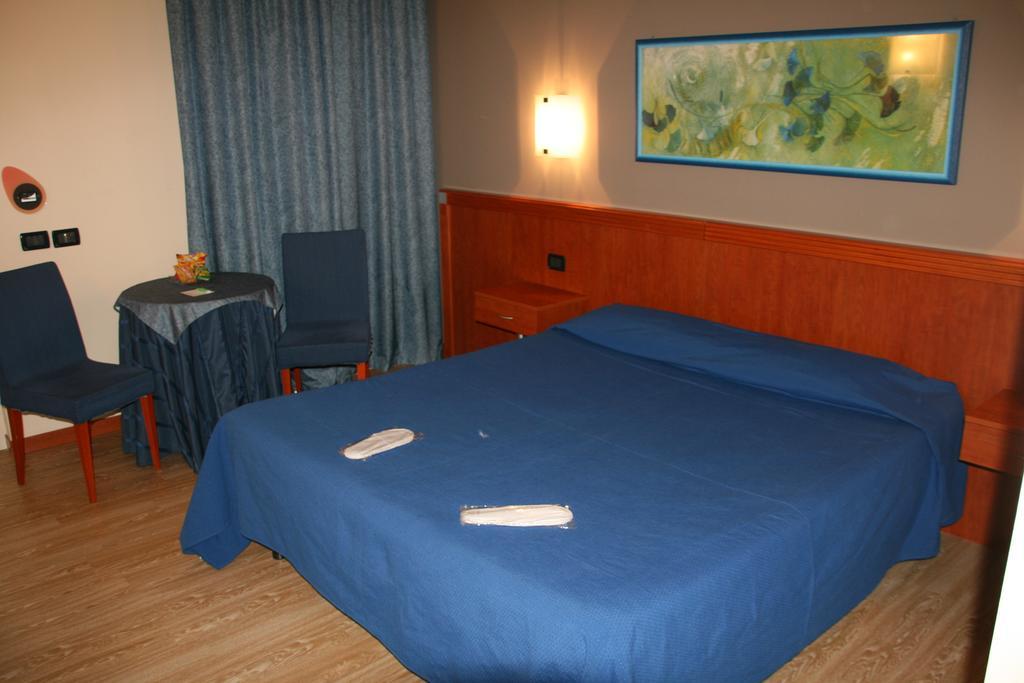Hotel Motel Fiore Fiorenzuola d'Arda Exterior photo