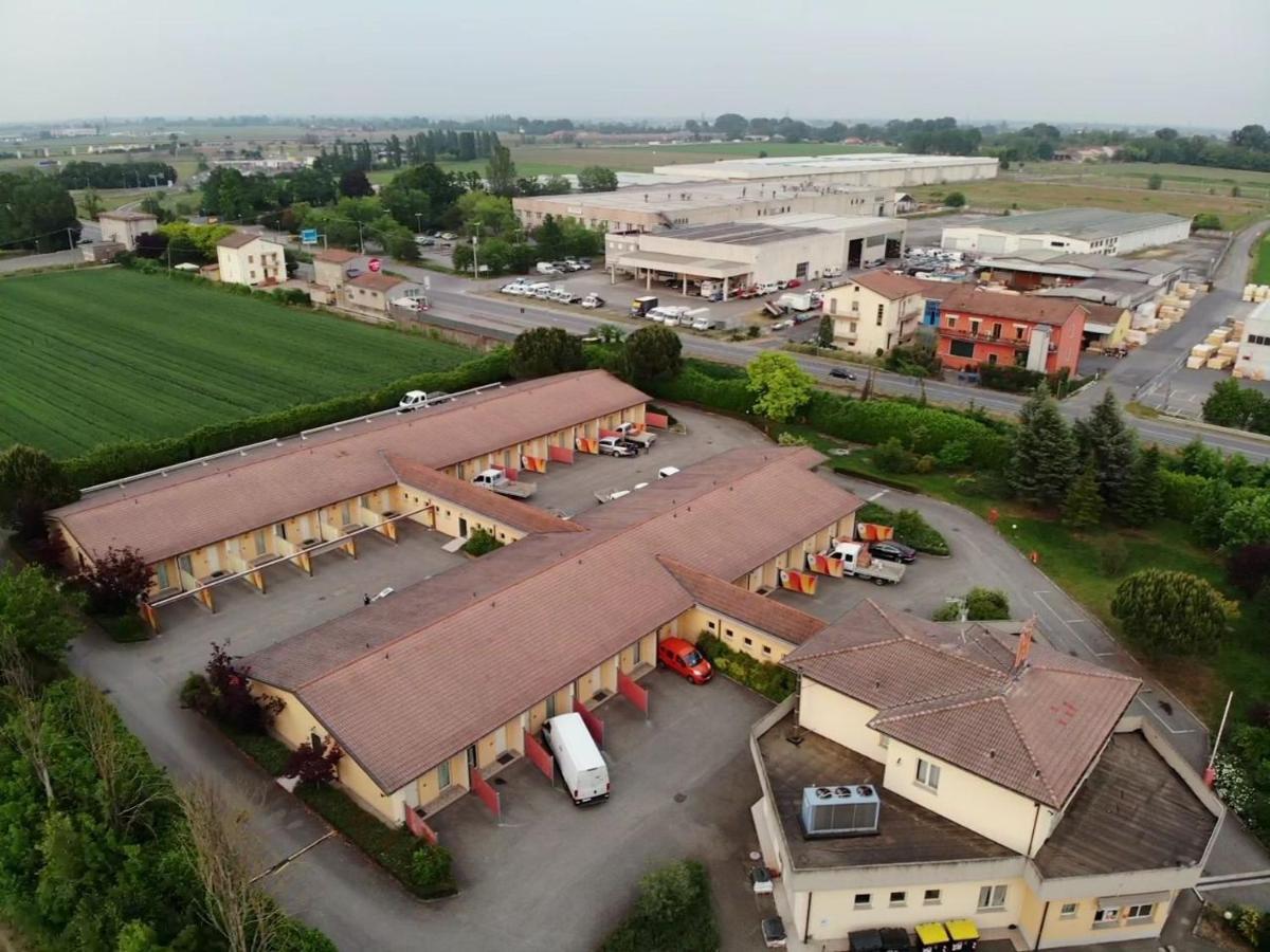 Hotel Motel Fiore Fiorenzuola d'Arda Exterior photo